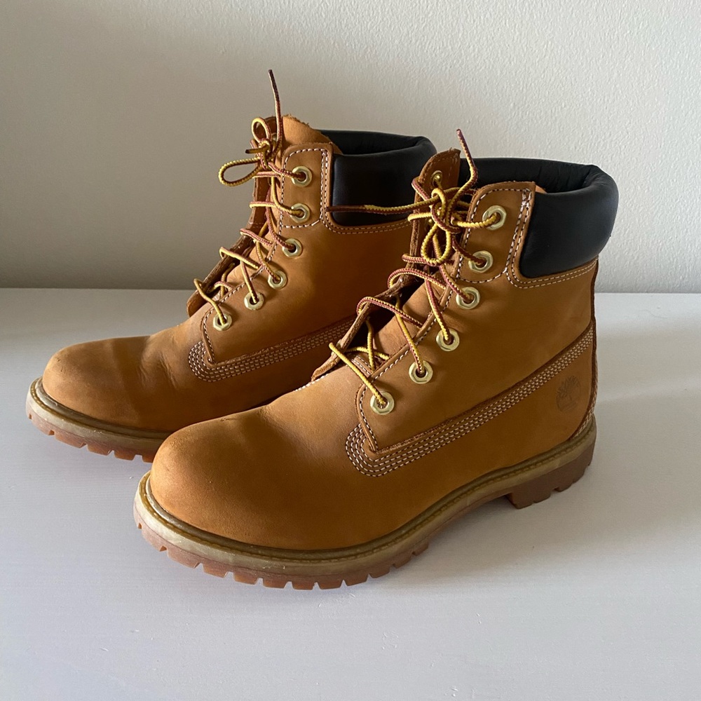 Timberland Premium 6 inch Waterproof Leather Boots. Like New 8.5